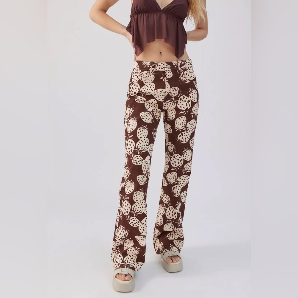 UO BDG '90s Mid-Rise Bootcut Jean in Brown, Strawberry Print, Size: 26, NWT - Picture 2 of 16